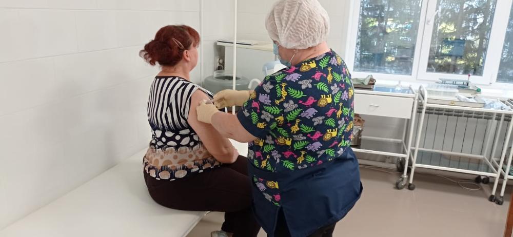 В районную больницу поступила очередная партия вакцин против гриппа